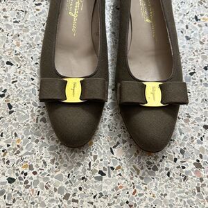 EUC Ferragamo tan linen heel loafer 8.5